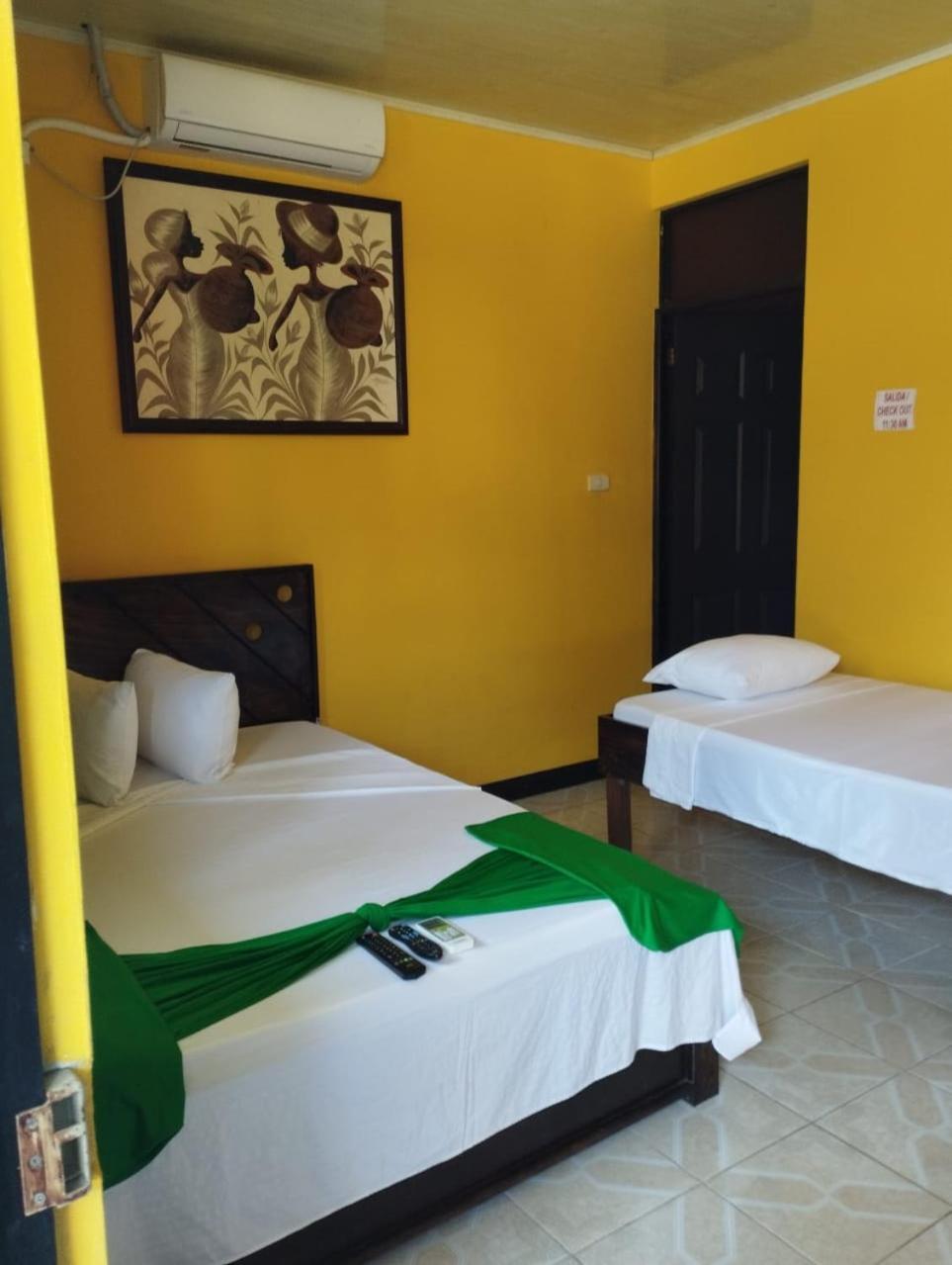 Cabinas Hukats Secret Jungle Puerto Viejo de Talamanca エクステリア 写真